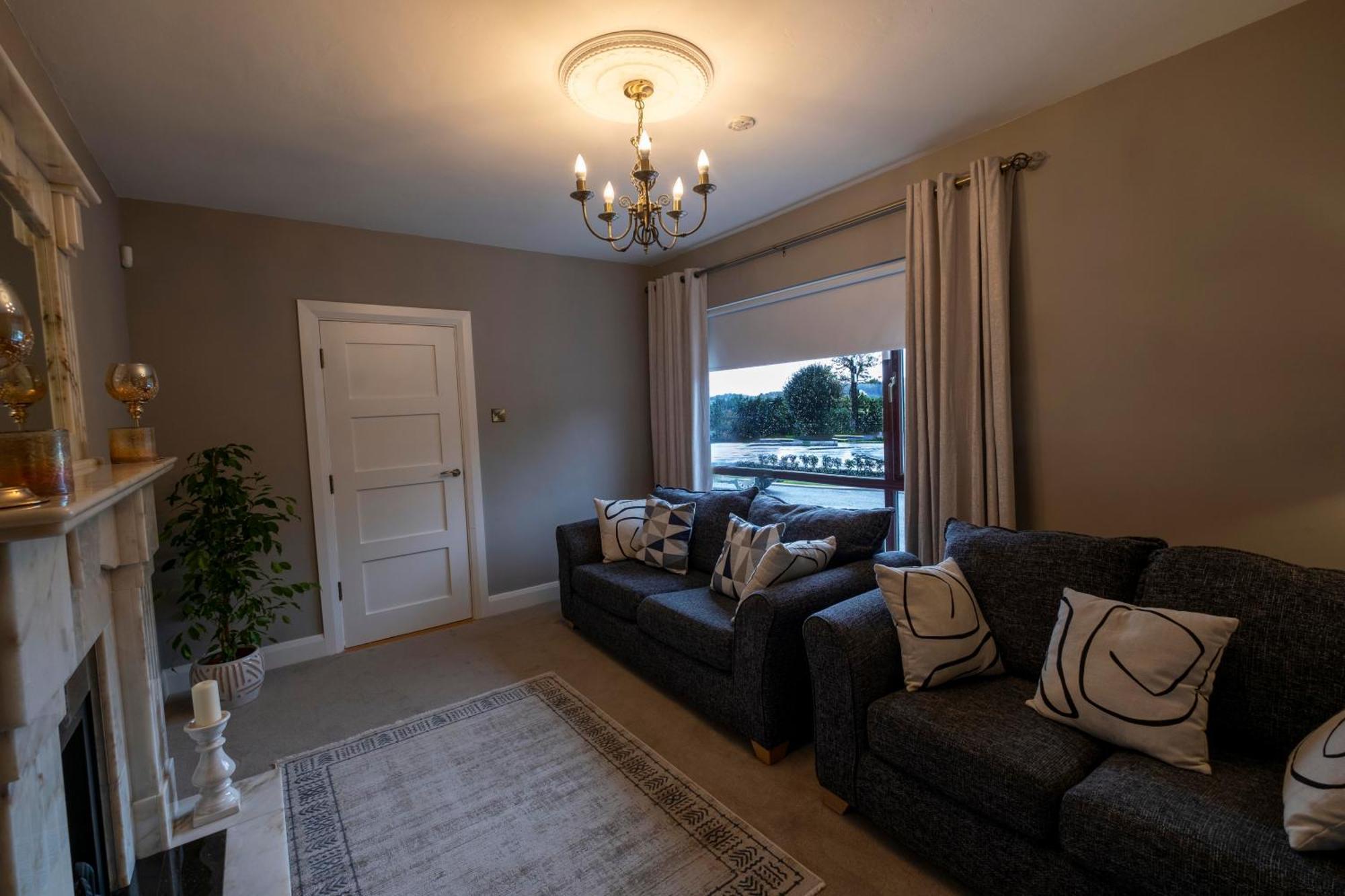The Hillcrest, Luxury Accommodation In Castleblayney Town Bagian luar foto
